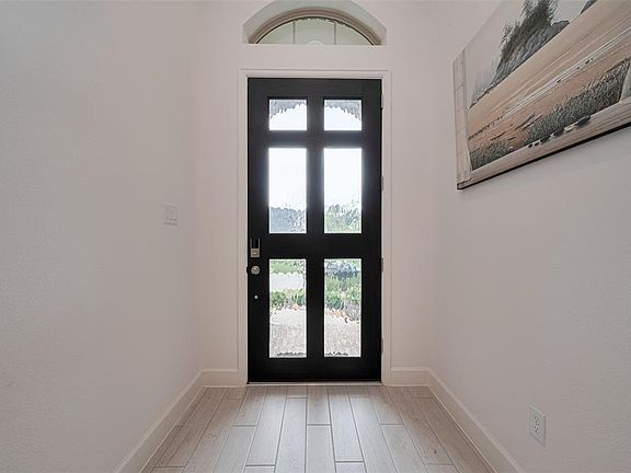4th image of 141 Pineview Cove Court
