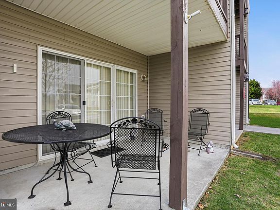 3rd image of 136 Brookland Ct APT 2