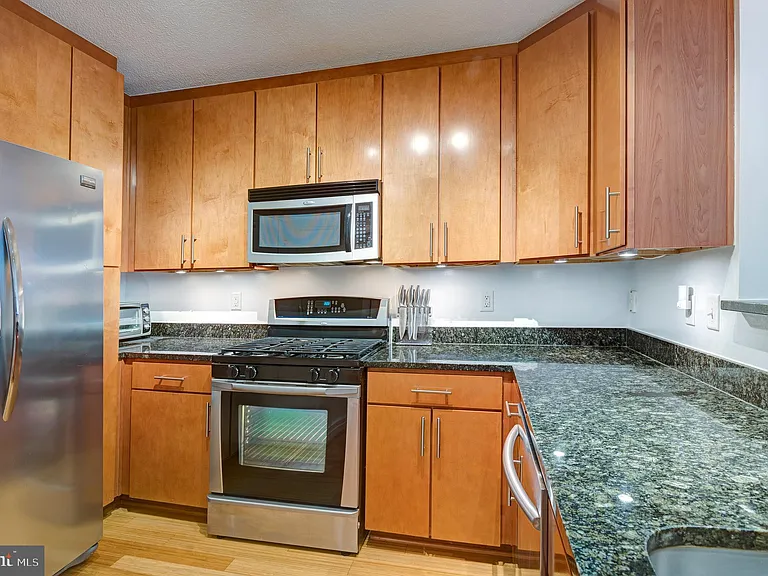 915 E St NW #1001 — Photo 25