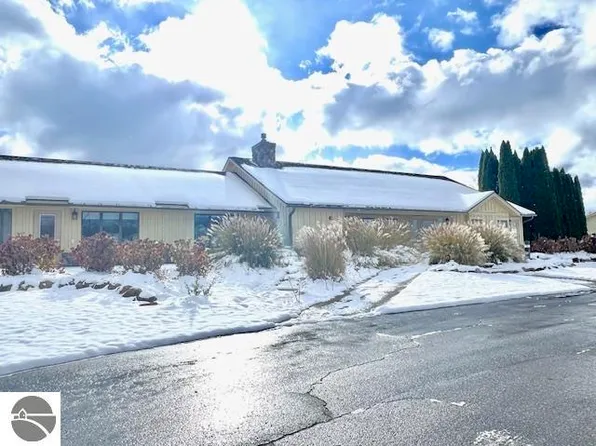 6700 N Matheson Rd, Northport, MI 49670