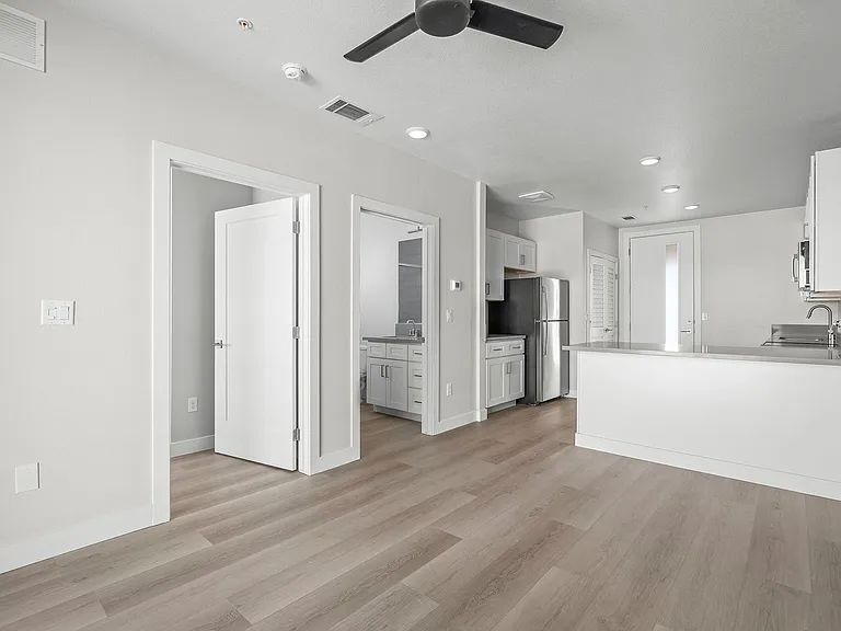 Stonecreek Apartments — Photo 14