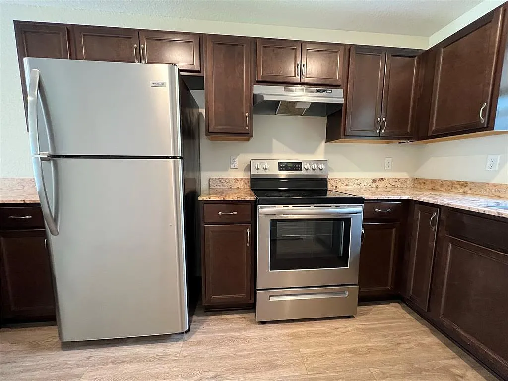 2 bed, 2.0 bath, 978 sqft, $1,175 — Photo 3
