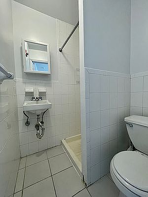 3rd image of 201 W 95th St APT 506