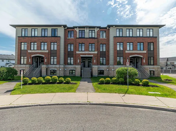 2382 Esprit Dr #10, Ottawa, ON K4A 0T5
