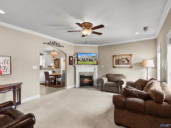 4th image of 992 Tracey Ln