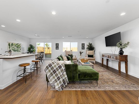 4th image of 7305 Erskineville Dr