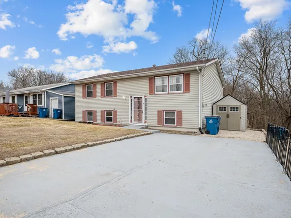 104 Girard St, Port Byron, IL 61275