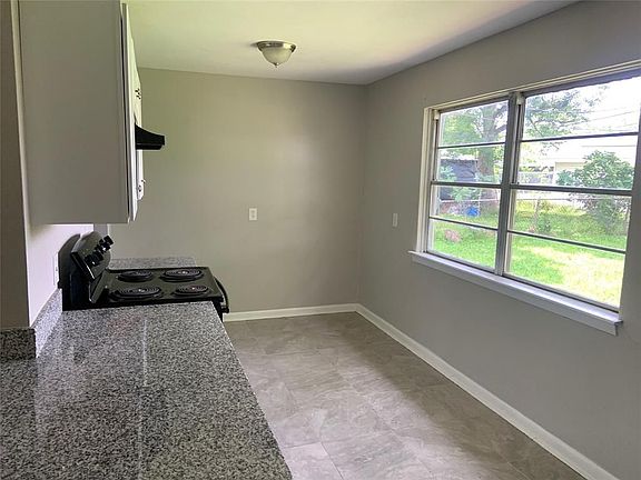4th image of 2621 Rosemead Dr
