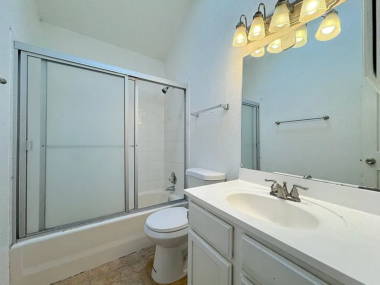 923 Centennial Dr — Photo 14