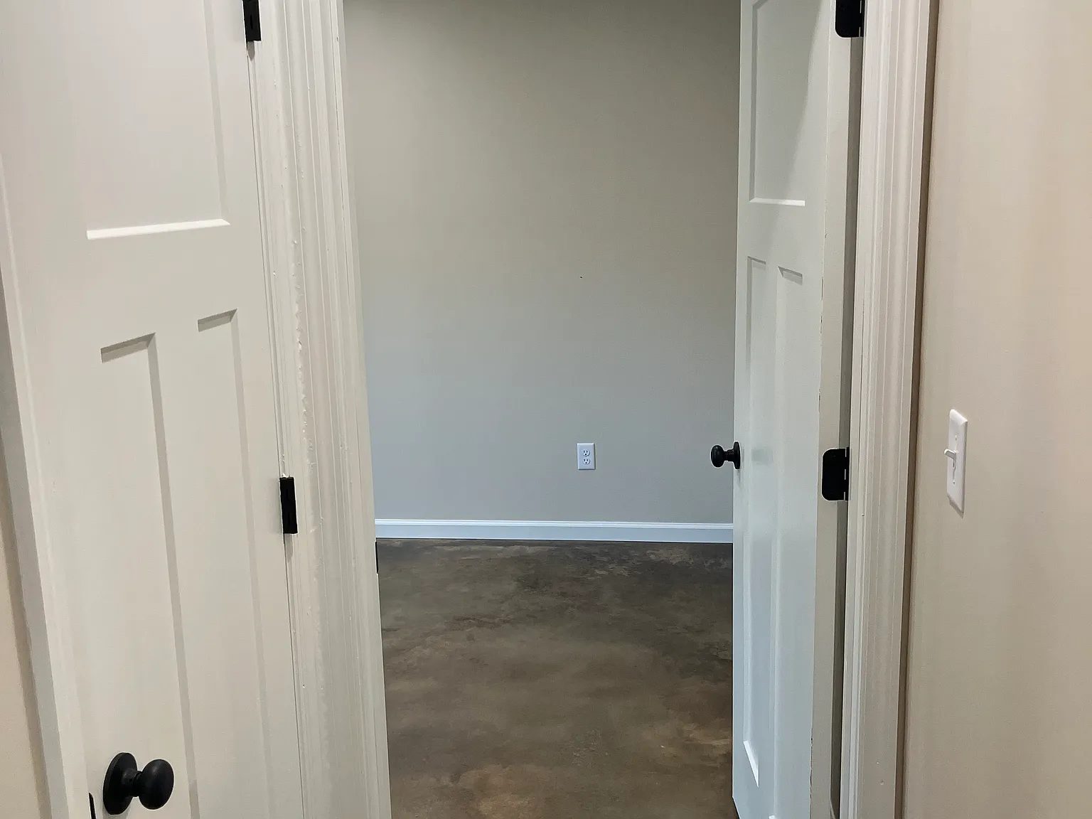 3 bed, 1000 sqft, $1,200 — Photo 3