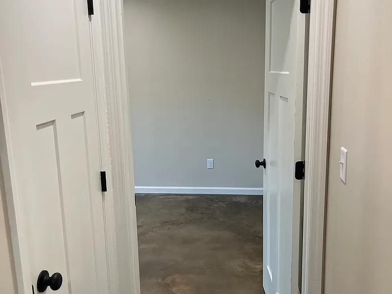 404 Locust Ave — Photo 3
