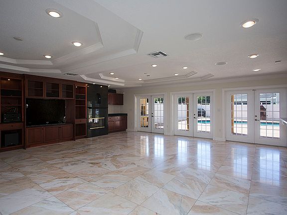 4th image of 563 W Davis Blvd