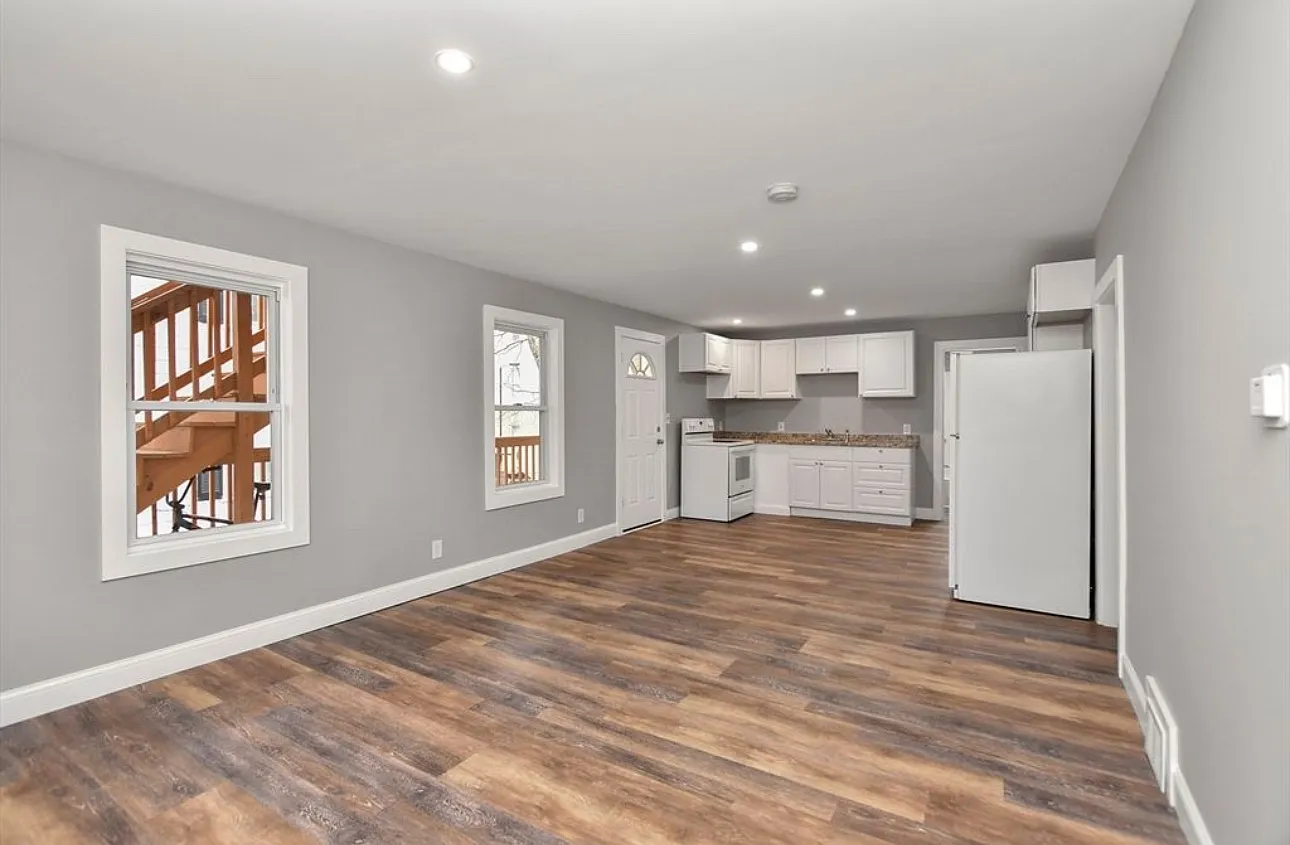41 Edwards St — Photo 4