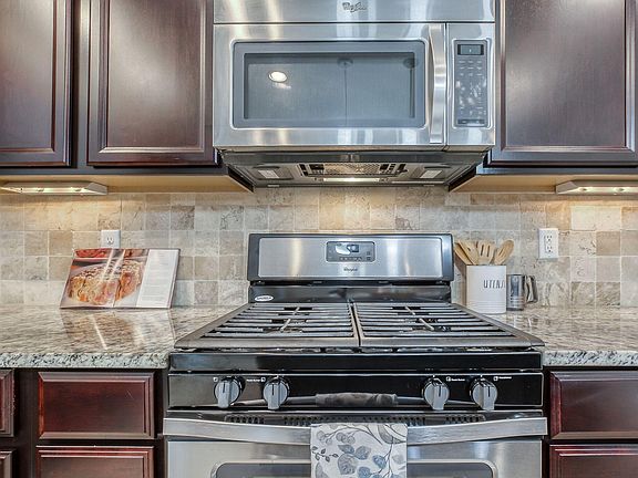 5th image of 384 Captiva Dr