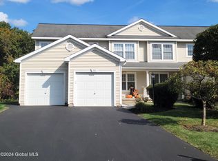 52 Patroon Pointe Dr, Rensselaer, NY 12144