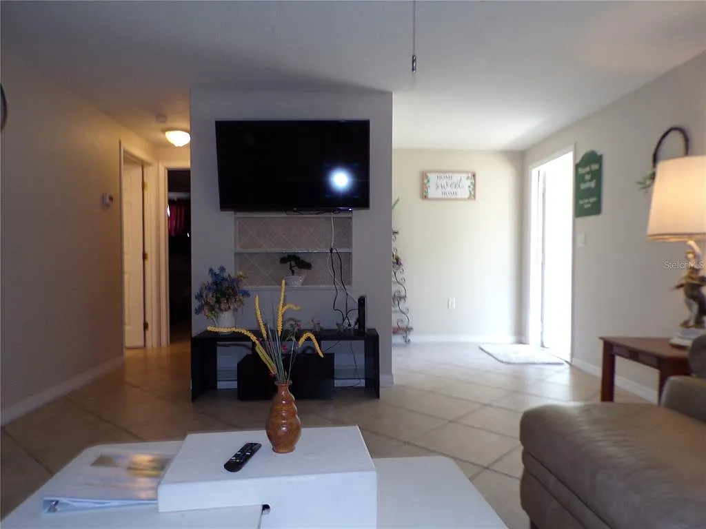 2 bed, 2.0 bath, 1389 sqft, $2,175 — Photo 3