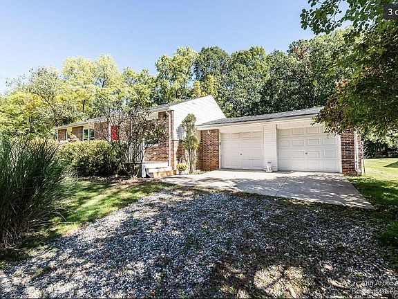 4th image of 954 Rose Dr