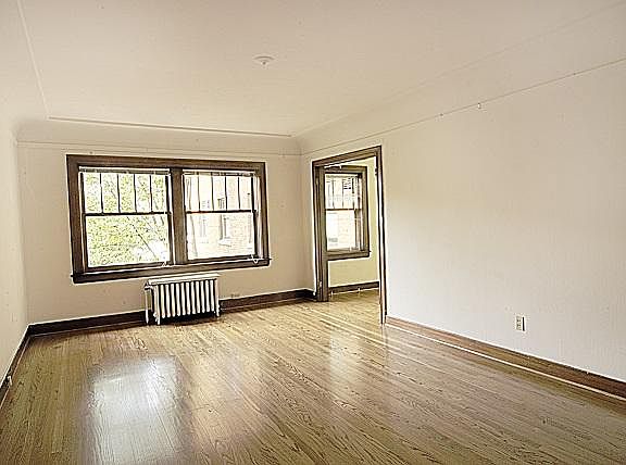 3rd image of 900 Queen Anne Ave N APT 406
