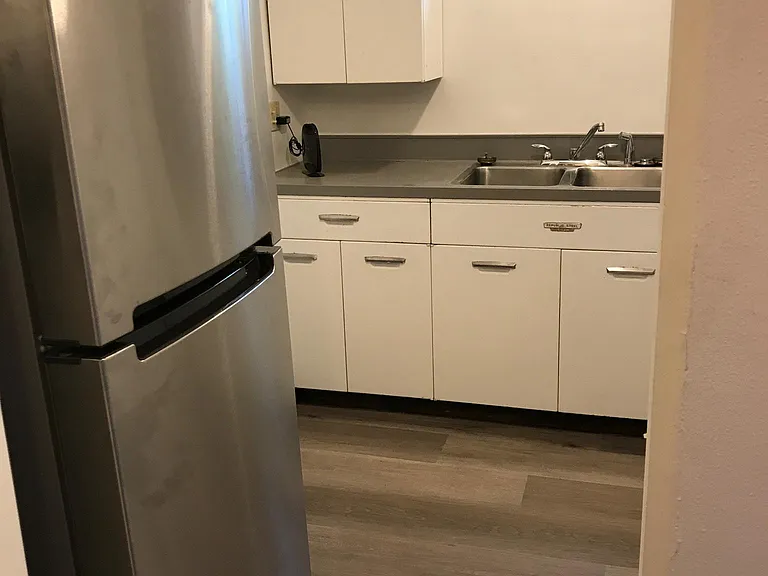 Full kitchen