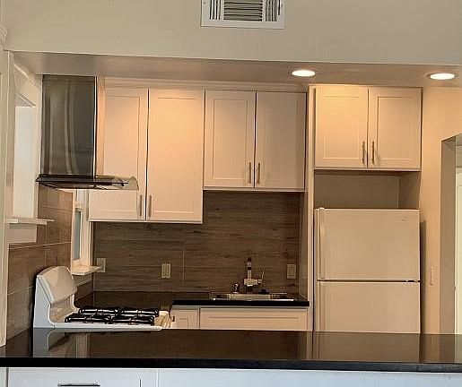 4th image of 1221 Capuchino Ave APT D