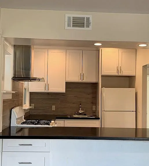 1221 Capuchino Ave #D — Photo 4