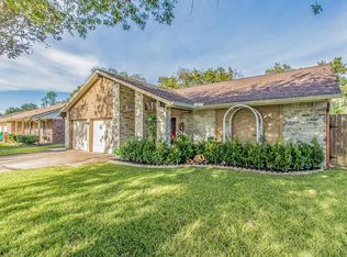 1911 Cripple Creek Ln, Pearland, TX 77581