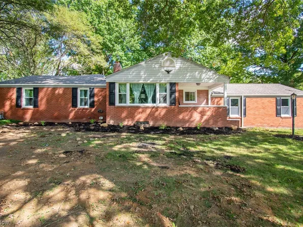49 Philrose Ln, Youngstown, OH 44514