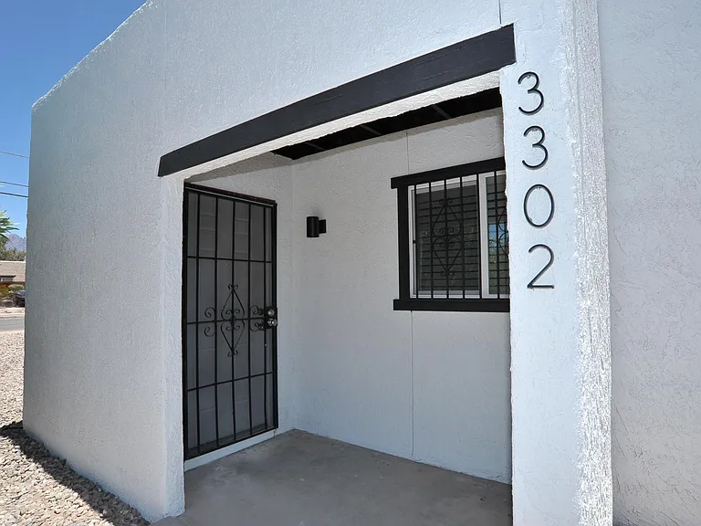 3302 E Presidio Rd — Photo 2