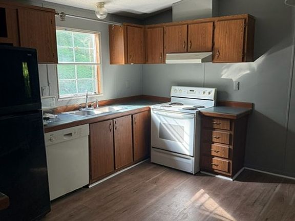 2nd image of 4618 Lombardy Ct
