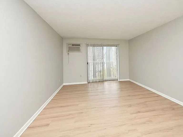 2419 Ohio Ave #8 — Photo 4