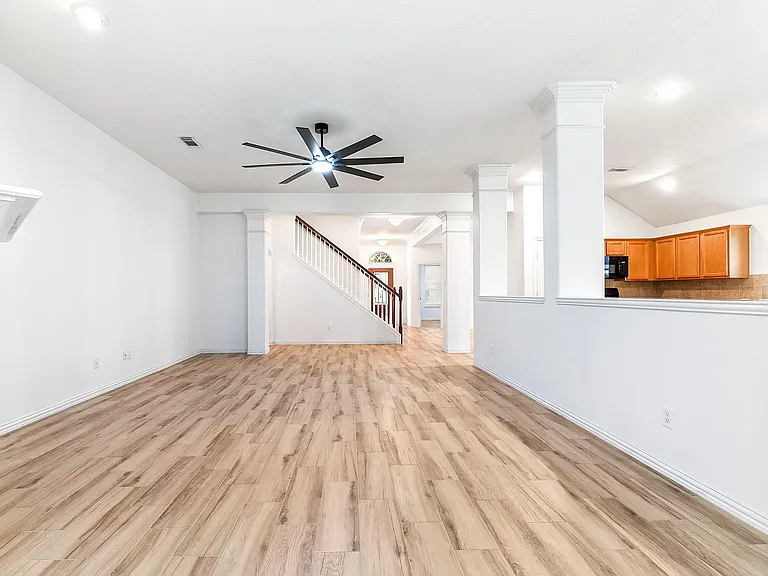 28259 Daystrom Ln — Photo 12