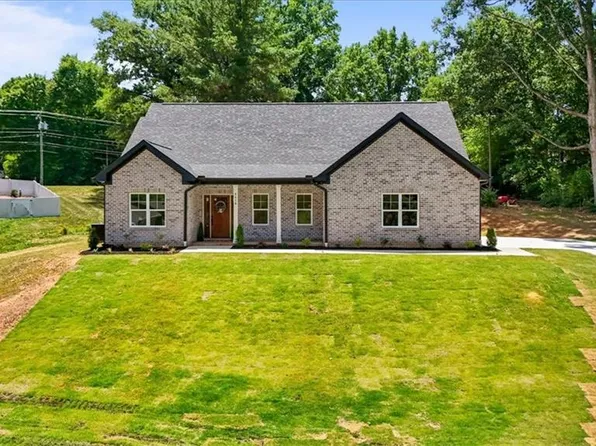 2410 Sedalia Dr, Clemmons, NC 27012