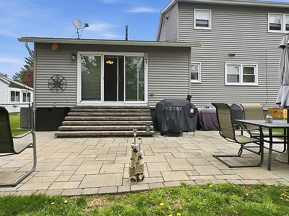 3rd image of 24 Ardencrest Rd