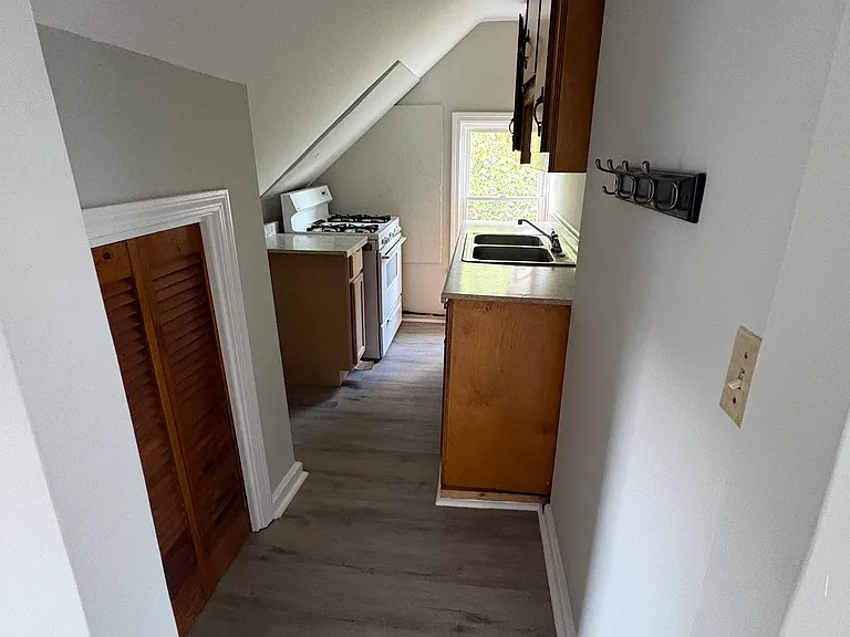 485 Coggeshall St #3 — Photo 6