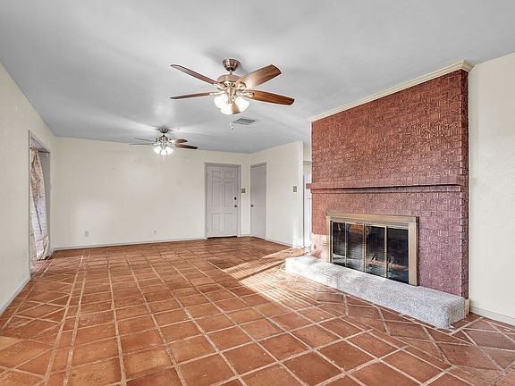 5th image of 2300 Cindy Ln