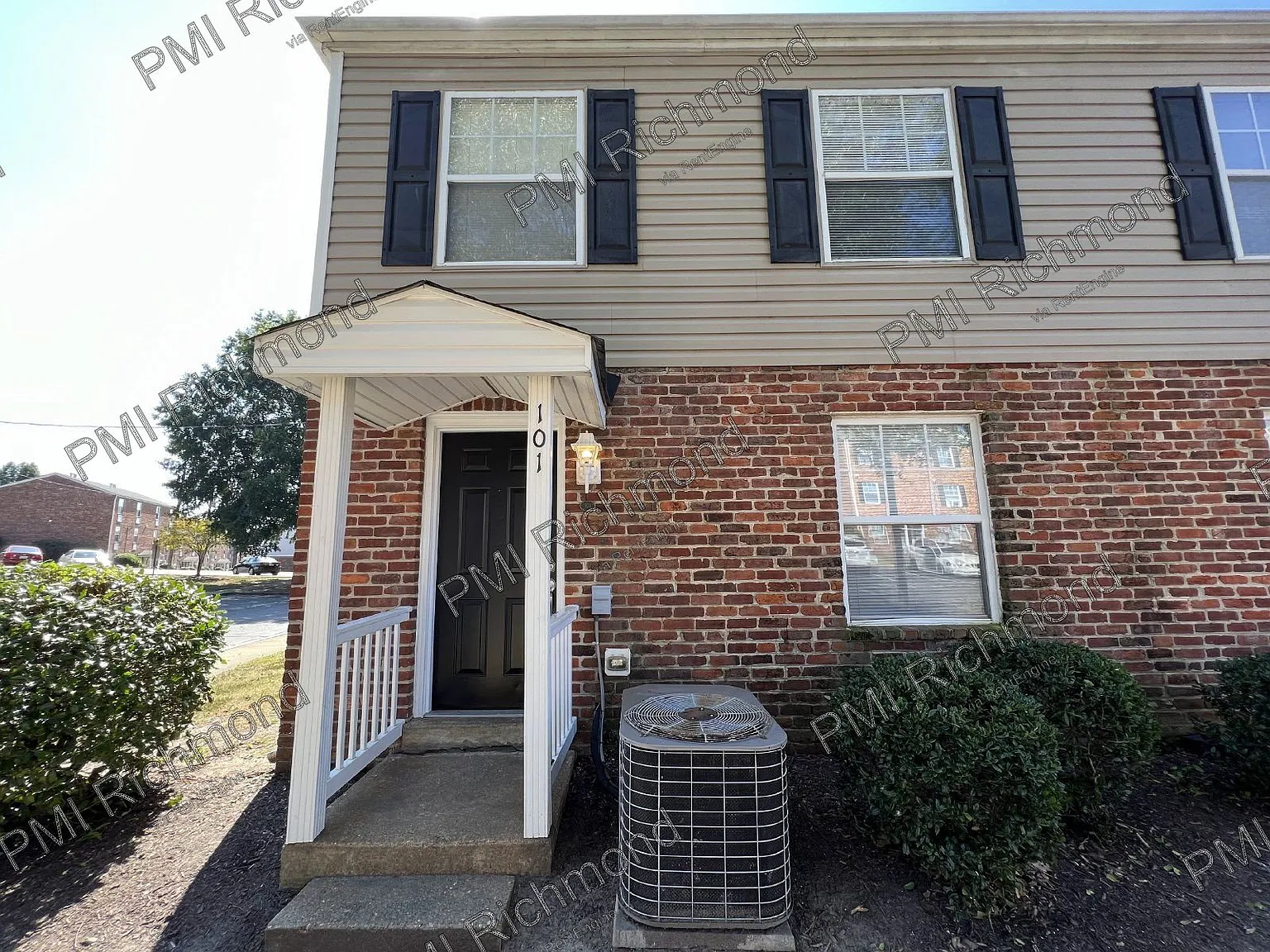 2 bed, 1.0 bath, 741 sqft, $1,200 — Photo 2