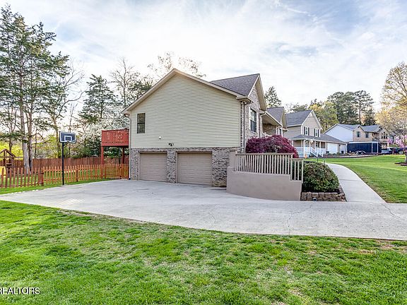 5th image of 4504 Bucknell Dr