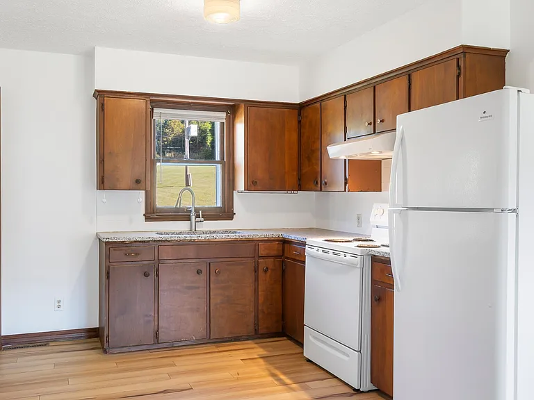1415 W Inman Rd — Photo 8