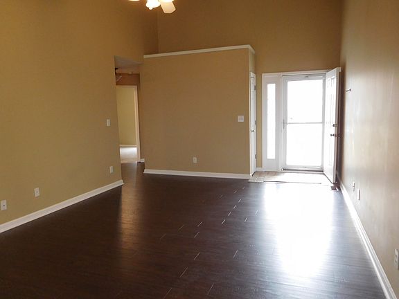 4th image of 4064 New Grange Cir