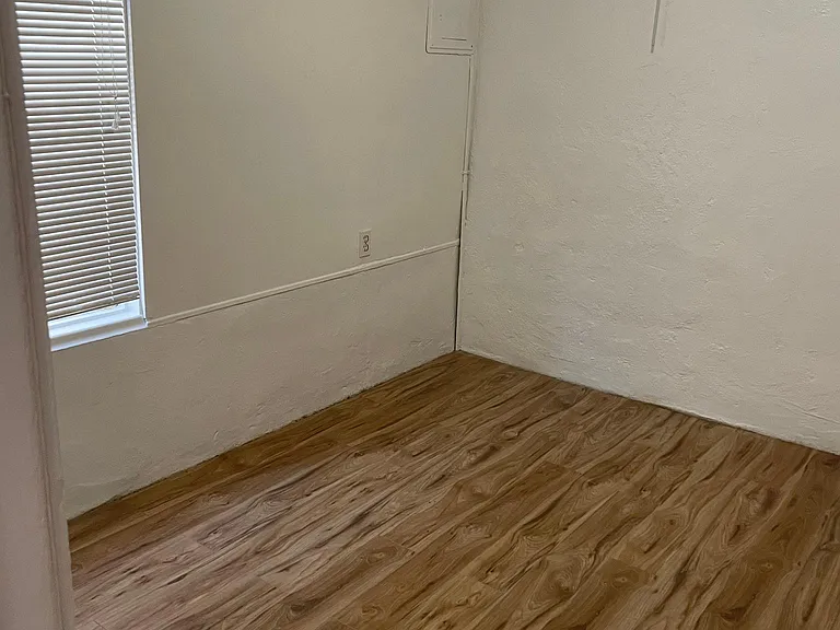 650 NE 42nd St #8 — Photo 24