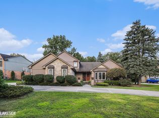 2186 Hickory Leaf Dr, Rochester Hills, MI 48309