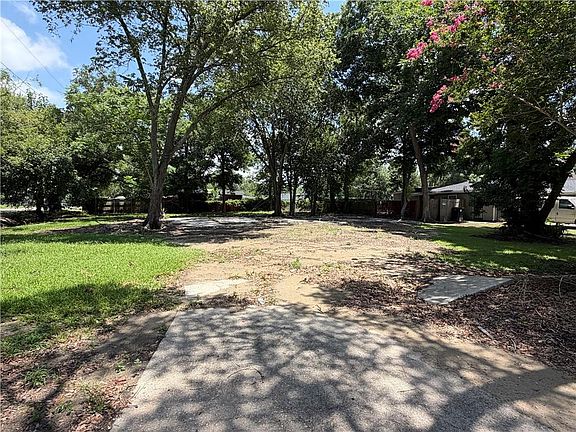 2nd image of 100 Maumus Ave