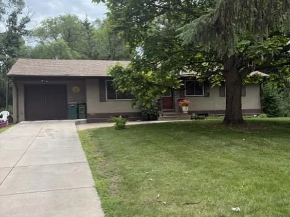 8303 Red Oak Dr, Mounds View, MN 55112