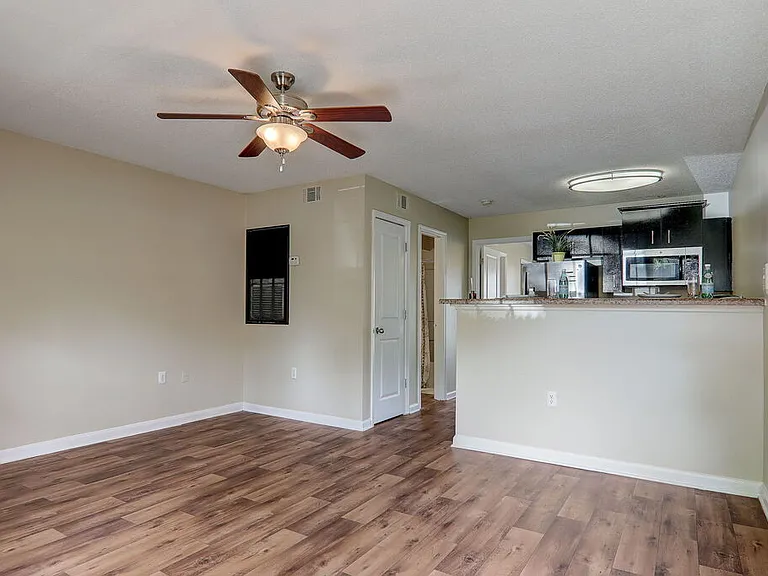 The Grove Apartments — Photo 10