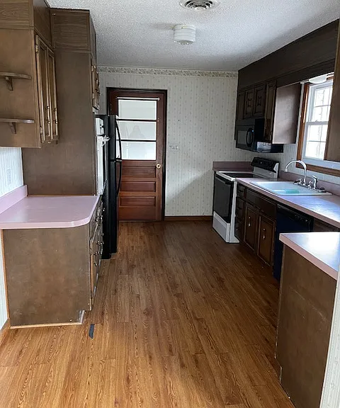 Kitchen -refrigerate, 2 stoves, microwave,dishwasher