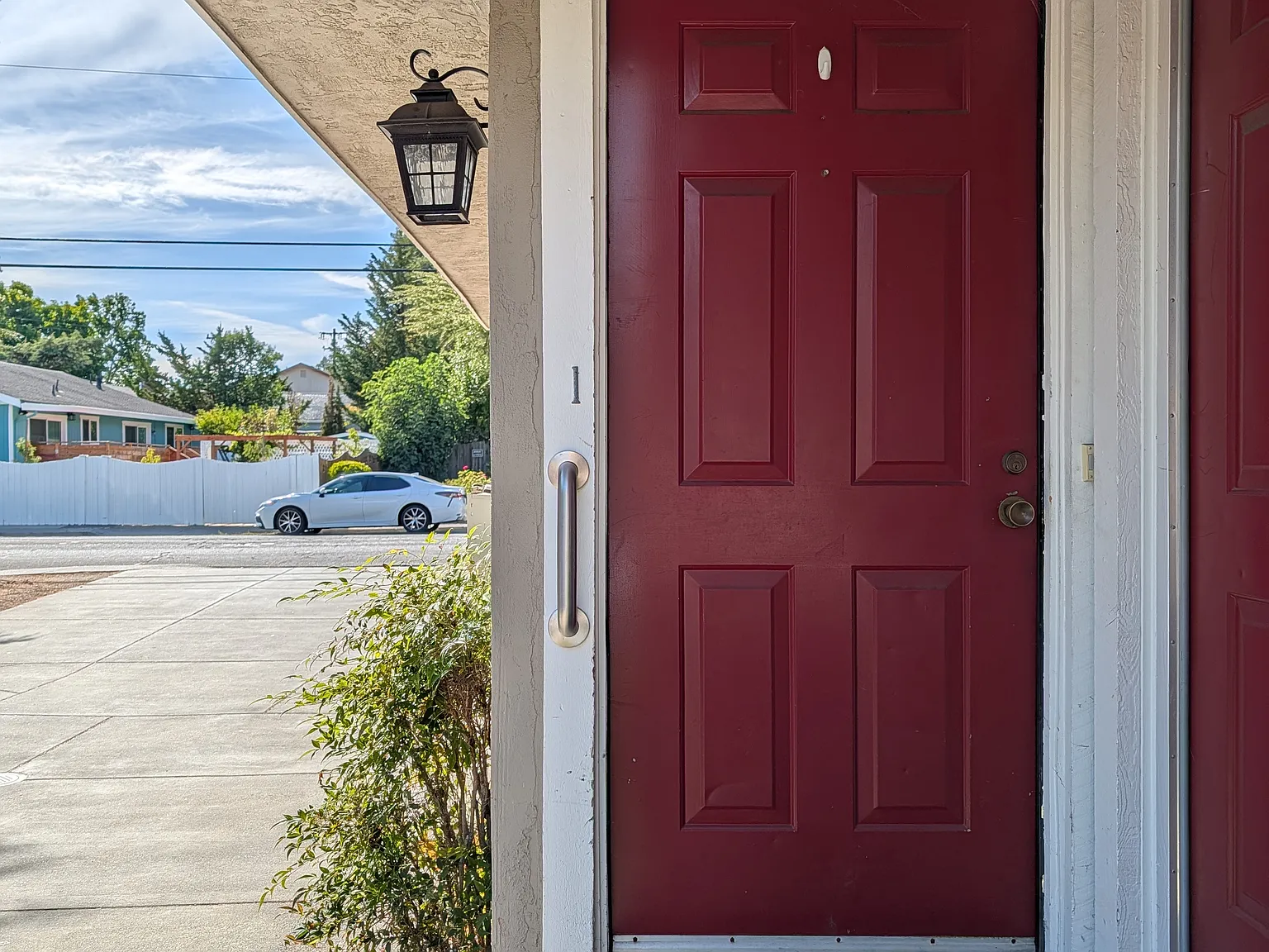 2 bed, 1.5 bath, 1001 sqft, $3,300 — Photo 2