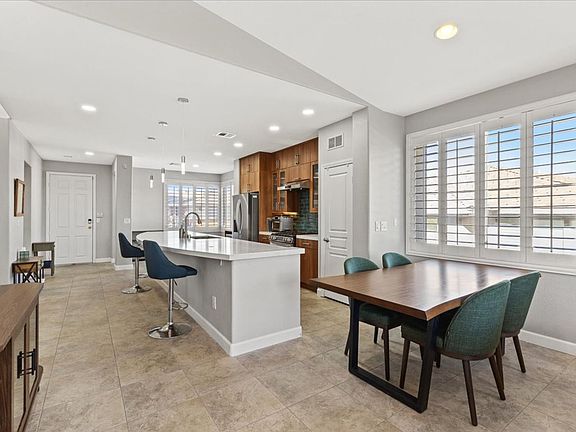 4th image of 660 Peachy Canyon Cir Unit 201