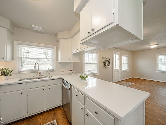 2nd image of 807 Bittersweet Ln