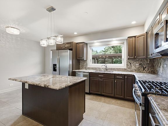 2nd image of 6 Meadowood Dr