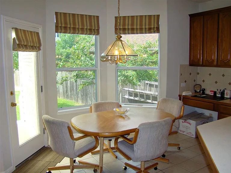 10700 Pointe View Dr — Photo 9